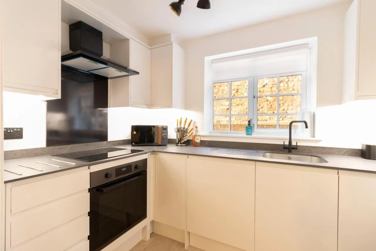 Spacious City Centre Apt Near Cathedral Exeter
