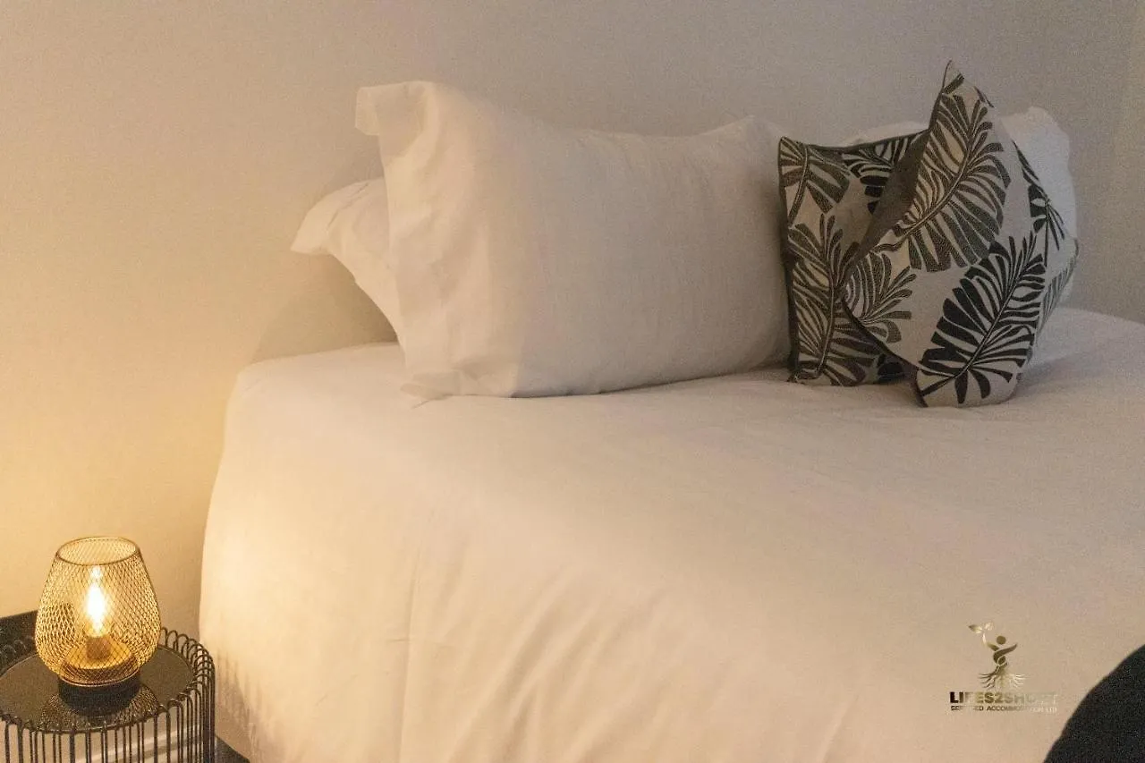 Spacious City Centre Apt Near Cathedral Exeter Lägenhet